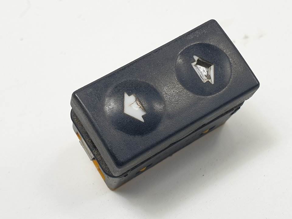 MANDO ELEVALUNAS DELANTERO DERECHO - 8368941 - BMW - SERIE 3 BERLINA (E36)