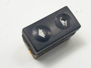 MANDO ELEVALUNAS DELANTERO DERECHO 8368941 BMW SERIE 3 BERLINA (E36) Autodesguaces Alicante