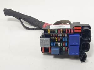 CAJA RELES / FUSIBLES 18013301 RENAULT SCENIC III (JZ) Autodesguaces Alicante