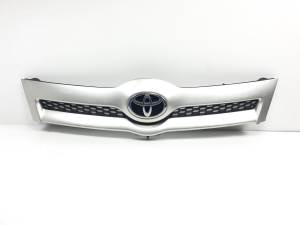 REJILLA DELANTERA 531110F020 TOYOTA COROLLA VERSO (R1) Autodesguaces Alicante