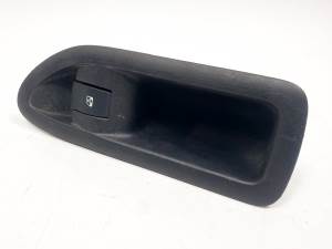 MANDO ELEVALUNAS DELANTERO IZQUIERDO 8200016013 RENAULT LAGUNA II (BG0) Autodesguaces Alicante