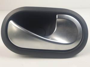 MANETA INTERIOR TRASERA DERECHA 21029310580 SMART FORFOUR (W453) Autodesguaces Alicante