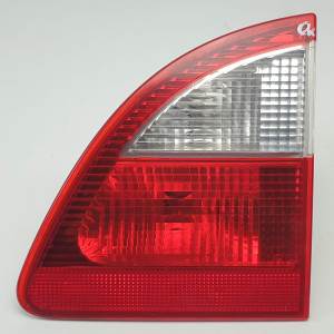 PILOTO TRASERO DERECHO INTERIOR 7M5945094B FORD GALAXY (VY) Autodesguaces Alicante