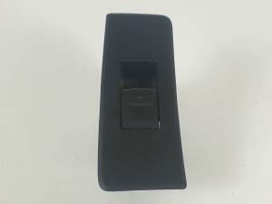 MANDO ELEVALUNAS TRASERO DERECHO 848100F030 TOYOTA VERSO Autodesguaces Alicante