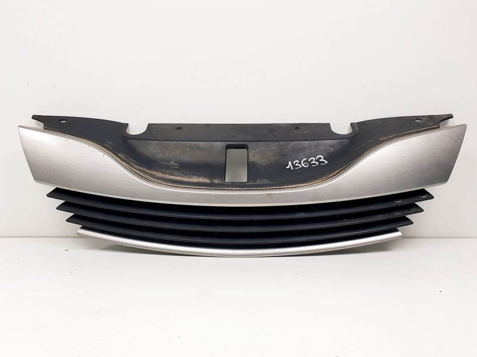 REJILLA DELANTERA - 8200012581 - RENAULT - LAGUNA II (BG0)