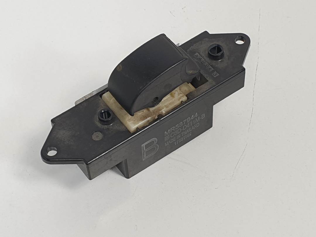 MANDO ELEVALUNAS TRASERO DERECHO - MR587944 - MITSUBISHI - OUTLANDER (CW0)
