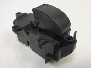 MANDO ELEVALUNAS DELANTERO DERECHO M18602 HONDA ACCORD BERLINA (CG7-9/CH1-7) Autodesguaces Alicante