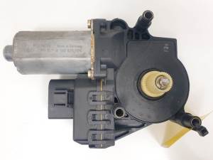 MOTOR ELEVALUNAS DELANTERO DERECHO 0130821774 AUDI ALLROAD QUATTRO (4BH) Autodesguaces Alicante