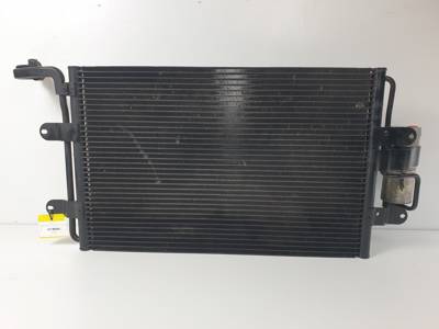 CONDENSADOR / RADIADOR AIRE ACONDICIONADO VOLKSWAGEN GOLF IV BERLINA (1J1) Autodesguaces Alicante
