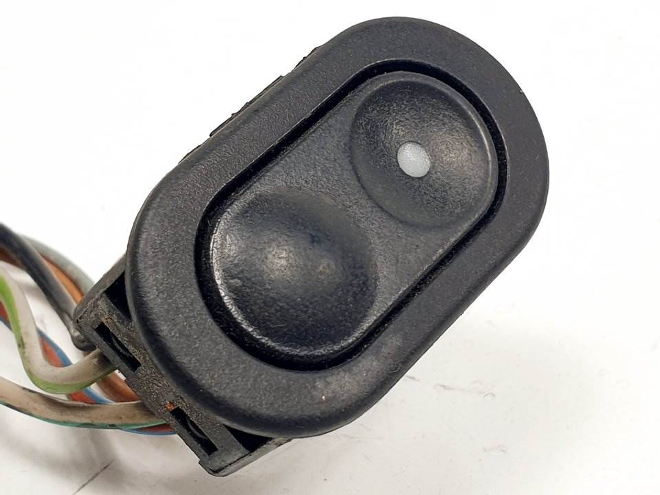 MANDO ELEVALUNAS DELANTERO DERECHO - 90431000 - OPEL - TIGRA