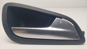 MANETA INTERIOR TRASERA DERECHA AM51U22600BDW FORD FOCUS LIM. (CB8) Autodesguaces Alicante