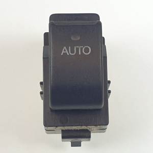 MANDO ELEVALUNAS TRASERO IZQUIERDO 848100505D TOYOTA AVENSIS WAGON (T25) Autodesguaces Alicante