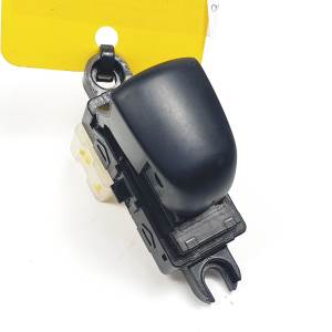 MANDO ELEVALUNAS TRASERO DERECHO NISSAN QASHQAI (J11) Autodesguaces Alicante