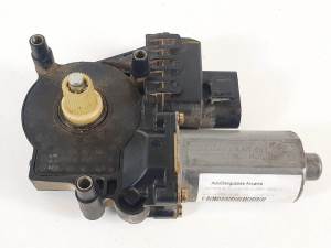 MOTOR ELEVALUNAS DELANTERO DERECHO 0130821786 AUDI A4 BERLINA (B5) (8D2) Autodesguaces Alicante