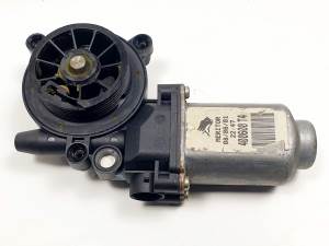 MOTOR ELEVALUNAS DELANTERO DERECHO 400600T4 NISSAN PRIMERA BERLINA (P11) Autodesguaces Alicante