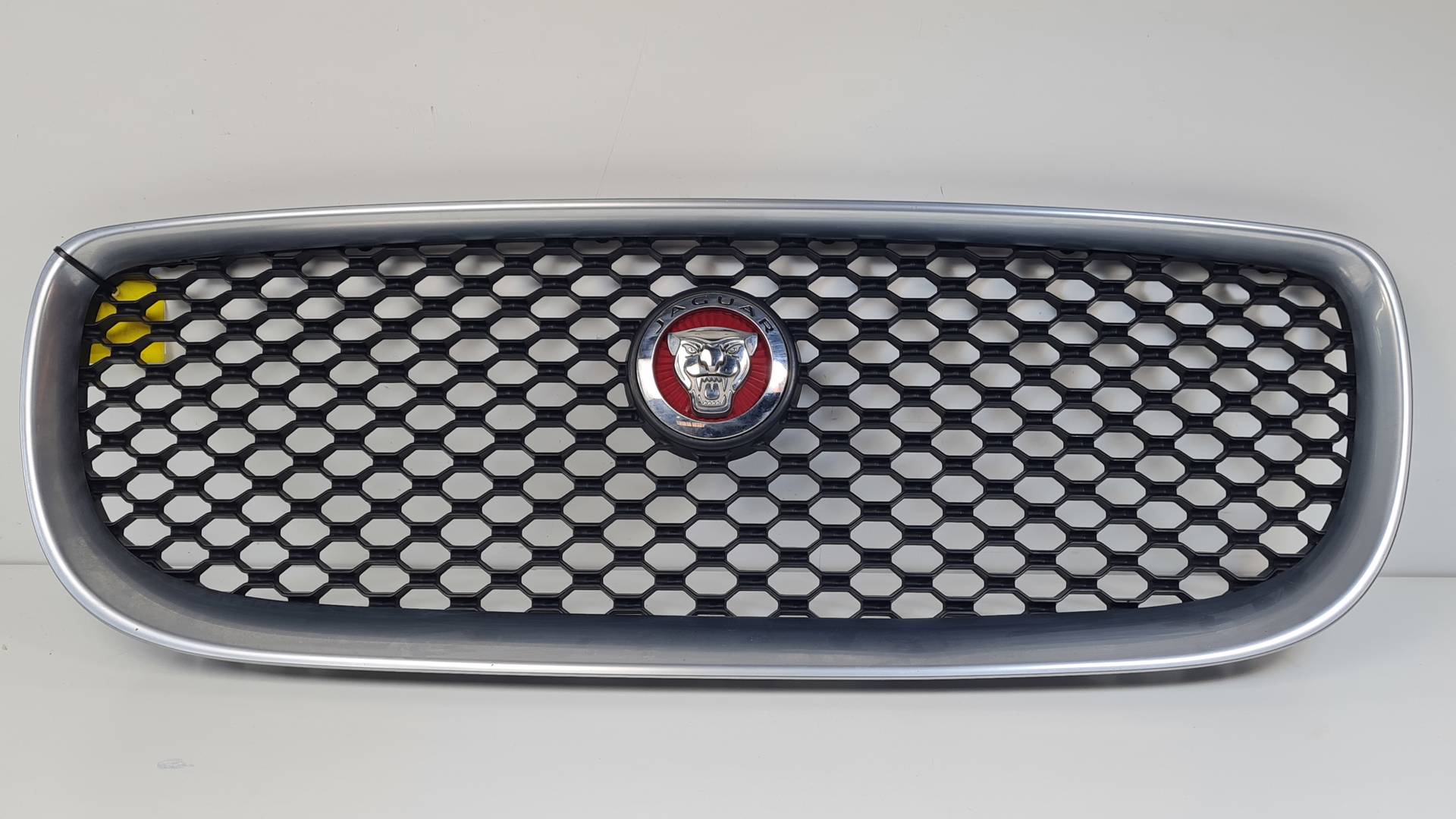 REJILLA DELANTERA - X73018K28AA - JAGUAR - XE