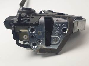 CERRADURA PUERTA TRASERA DERECHA A046693 TOYOTA RAV4 Autodesguaces Alicante