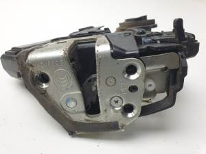 CERRADURA PUERTA TRASERA IZQUIERDA TOYOTA COROLLA VERSO (R1) Autodesguaces Alicante