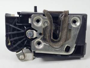 CERRADURA PUERTA TRASERA DERECHA 825020888R DACIA DUSTER II Autodesguaces Alicante