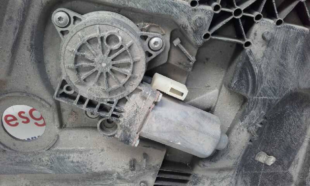 MOTOR ELEVALUNAS DELANTERO IZQUIERDO