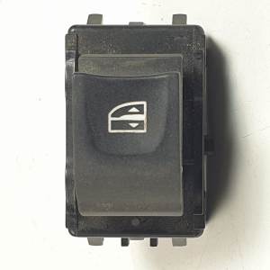 MANDO ELEVALUNAS DELANTERO DERECHO 809600018R RENAULT MEGANE III BERLINA 5P Autodesguaces Alicante