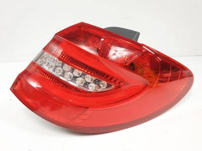 PILOTO TRASERO DERECHO A2468200664 MERCEDES CLASE B (W246) Autodesguaces Alicante