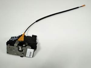 CERRADURA PUERTA DELANTERA DERECHA 13431836 OPEL CORSA E Autodesguaces Alicante