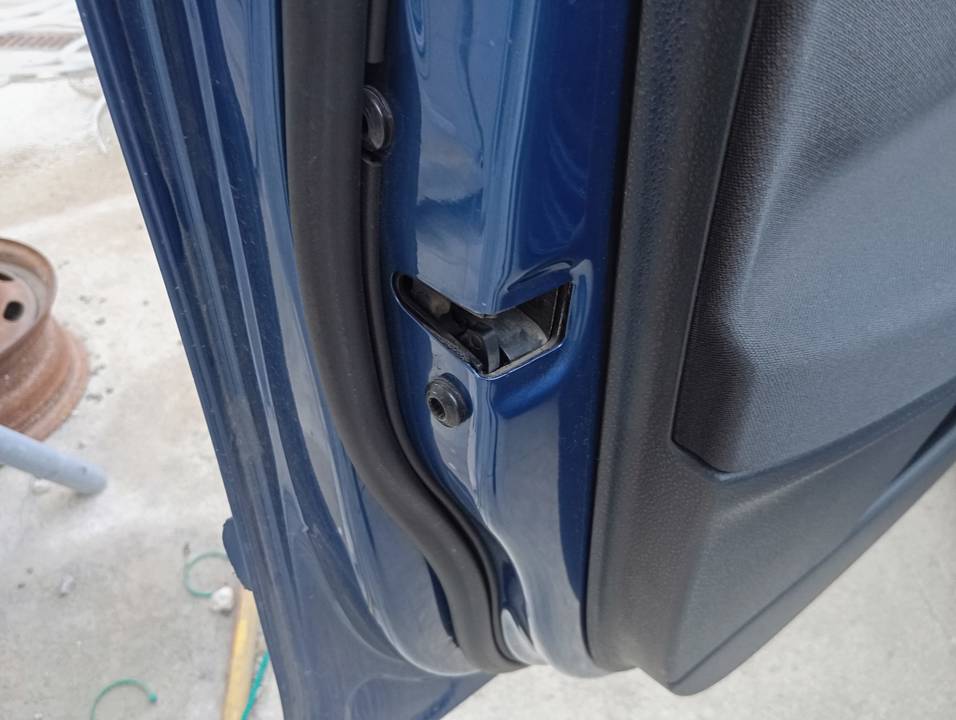 CERRADURA PUERTA DELANTERA IZQUIERDA