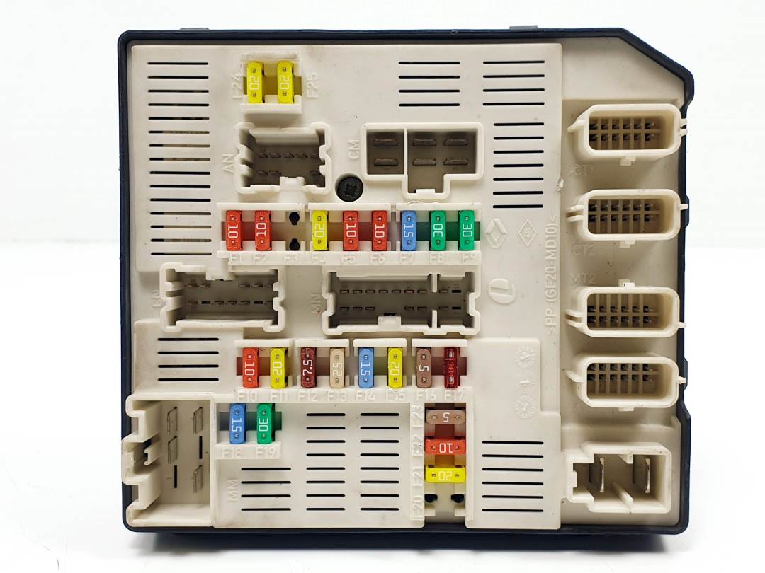 CAJA RELES / FUSIBLES - 284B68372R - RENAULT - MEGANE III BERLINA 5P
