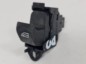 MANDO ELEVALUNAS DELANTERO DERECHO 30773214 VOLVO V50 FAMILIAR Autodesguaces Alicante