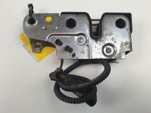 CERRADURA CAPOT 5M2823509B VOLKSWAGEN GOLF PLUS (521) Autodesguaces Alicante