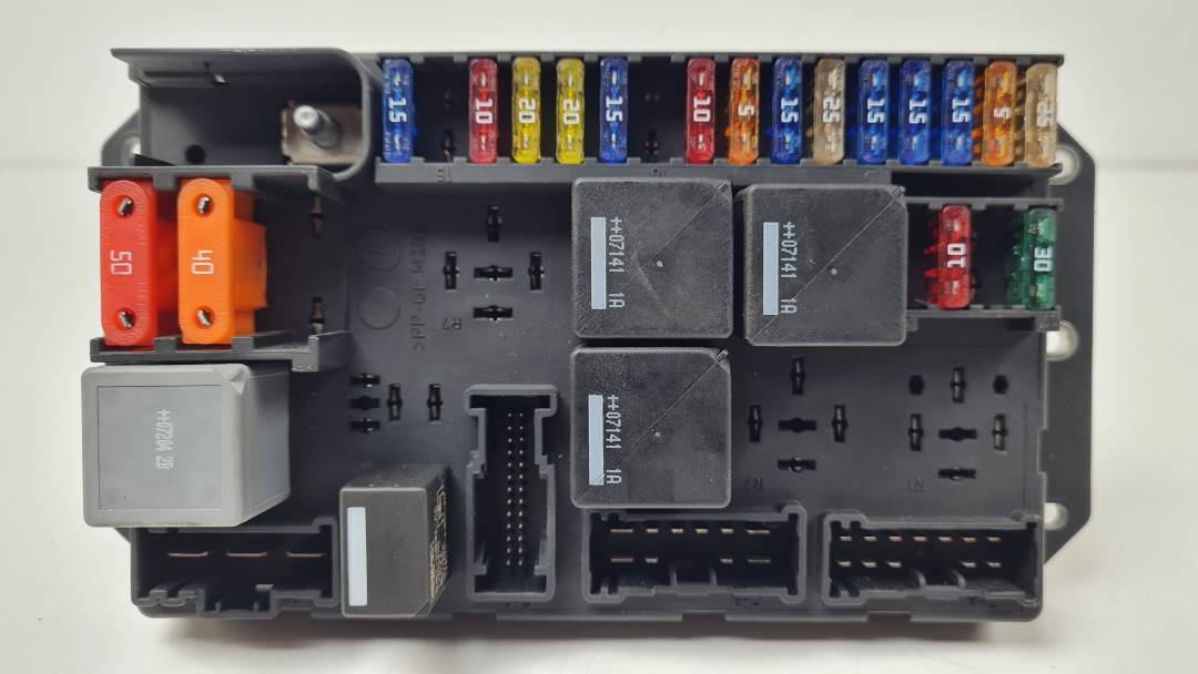CAJA RELES / FUSIBLES - YQE500390 - LAND ROVER - RANGE ROVER (L322)