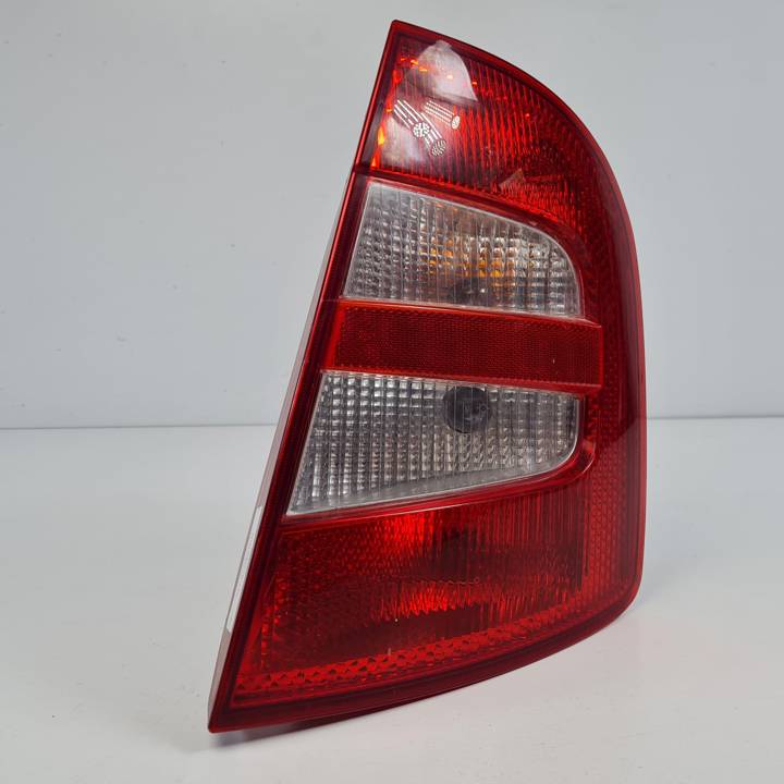 PILOTO TRASERO DERECHO 6Y6945096B SKODA FABIA (6Y2/6Y3) Autodesguaces Alicante