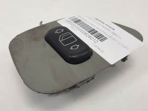 MANDO ELEVALUNAS TRASERO DERECHO 2108208210 MERCEDES CLASE E (W210) FAMILIAR Autodesguaces Alicante