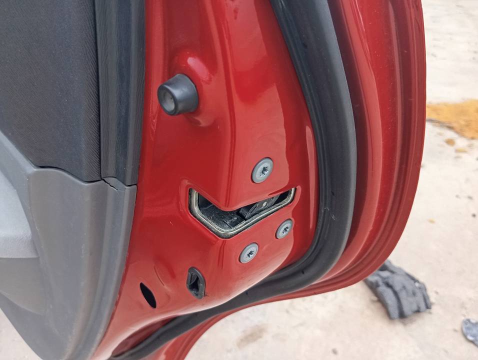 CERRADURA PUERTA TRASERA DERECHA