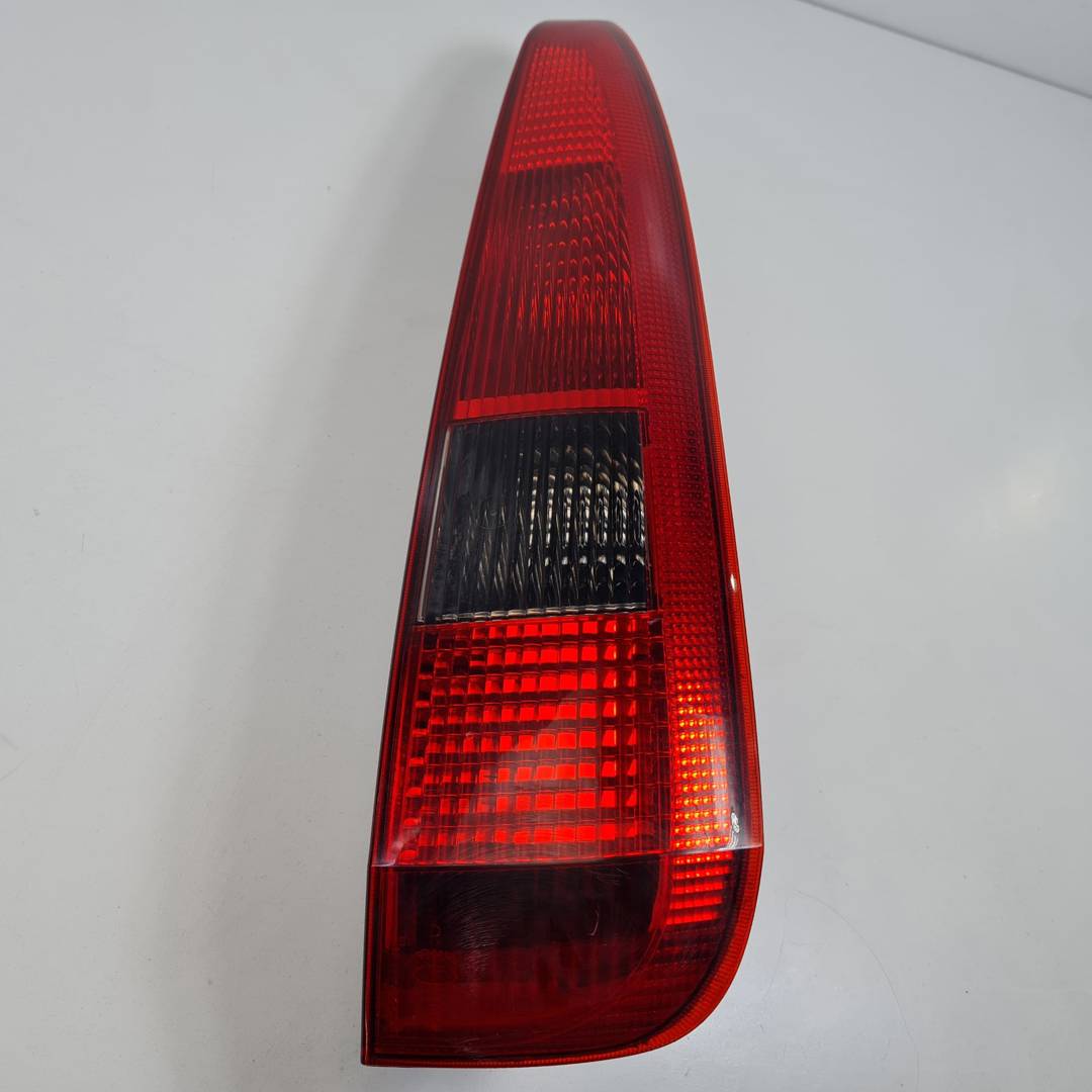 PILOTO TRASERO DERECHO - 2N1113A602A - FORD - FUSION (CBK)