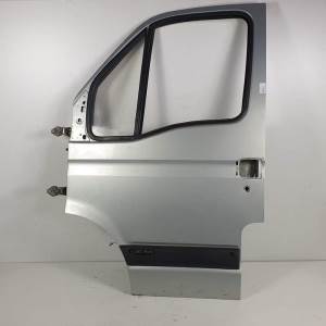 PUERTA DELANTERA IZQUIERDA RENAULT MASTER II PHASE 2 CAJA CERRADA Autodesguaces Alicante