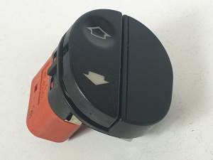 MANDO ELEVALUNAS DELANTERO DERECHO 96F614529AC FORD FUSION (CBK) Autodesguaces Alicante
