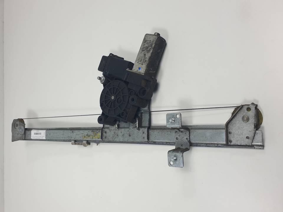 ELEVALUNAS DELANTERO DERECHO