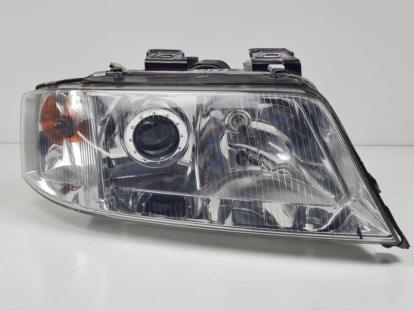FARO DERECHO - 081411102R - AUDI - A6 BERLINA (4B2)