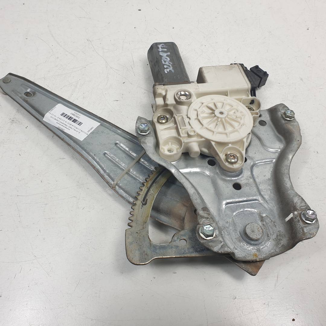 ELEVALUNAS TRASERO DERECHO - 6983002100 - TOYOTA - COROLLA (E12)