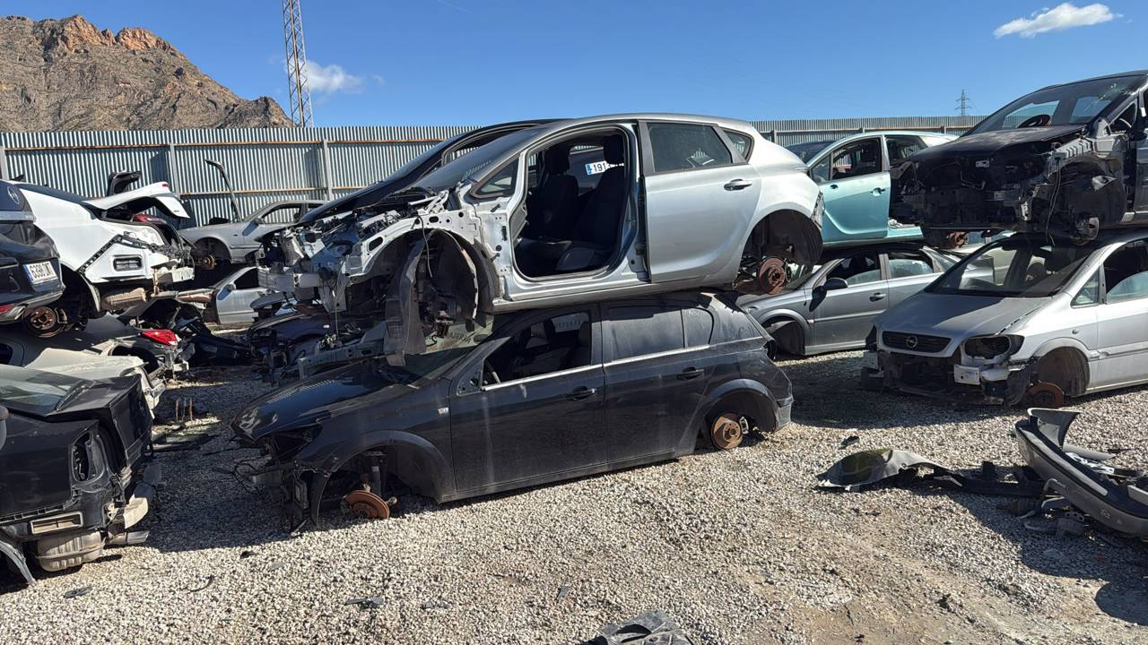 Imagen del vehículo OPEL ASTRA J LIM.