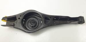 BRAZO SUSPENSION INFERIOR TRASERO IZQUIERDO VOLKSWAGEN GOLF VI (5K1) Autodesguaces Alicante