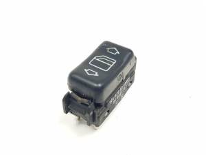 MANDO ELEVALUNAS TRASERO DERECHO 1248209310KZ MERCEDES CLASE E (W124) BERLINA Autodesguaces Alicante