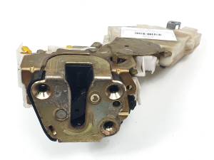 CERRADURA PUERTA TRASERA IZQUIERDA 8255361U01 NISSAN MICRA (K11) Autodesguaces Alicante