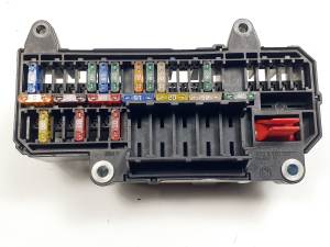 CAJA RELES / FUSIBLES 690058303 BMW SERIE 7 (F01/F02) Autodesguaces Alicante