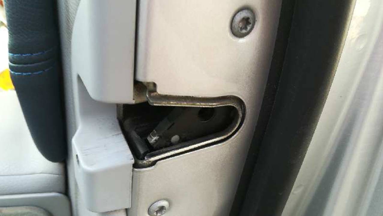 CERRADURA PUERTA DELANTERA DERECHA