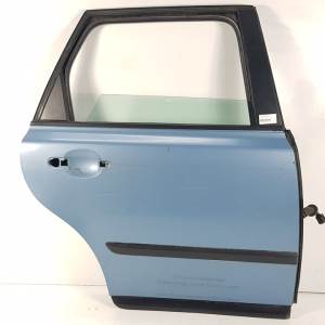 PUERTA TRASERA DERECHA VOLVO V50 FAMILIAR Autodesguaces Alicante