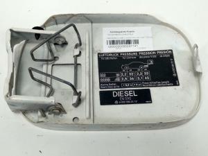 TAPA EXTERIOR COMBUSTIBLE A0005843117 MERCEDES CLASE C (W203) FAMILIAR Autodesguaces Alicante