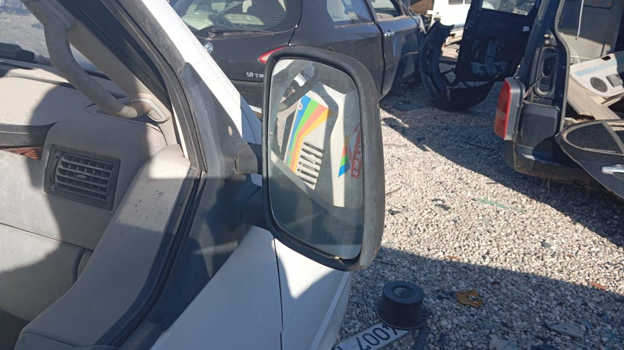 RETROVISOR DERECHO